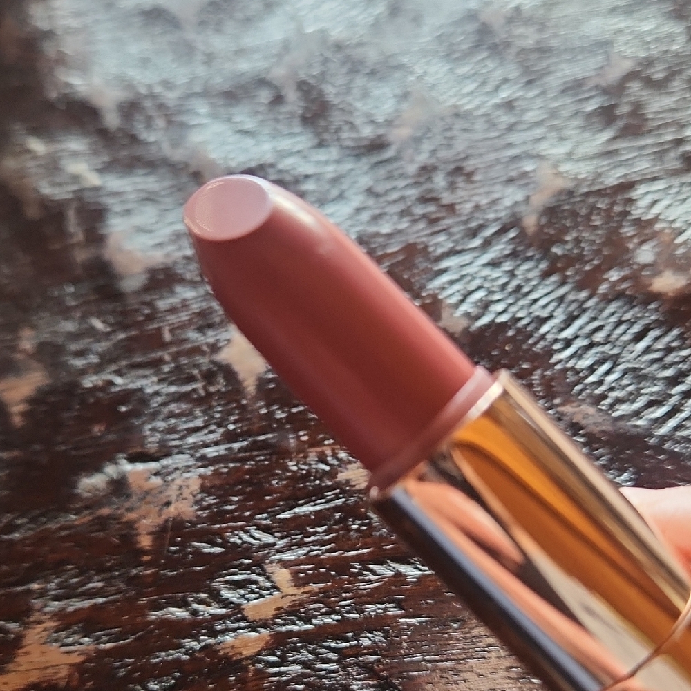 Pink Matte Lipstick with Rich Pigmentation